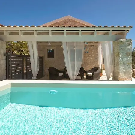 Tatil Evi Julia House By Paxosretreats Mpogdanatika