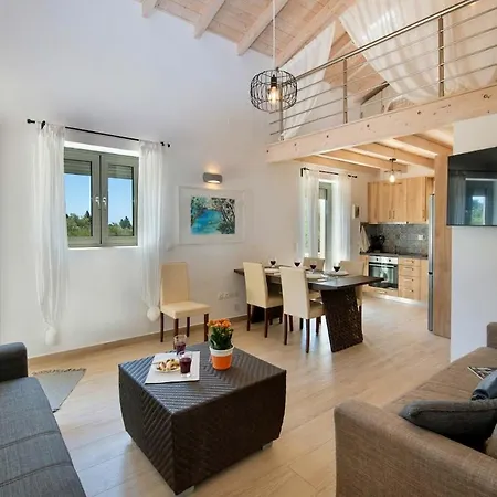Tatil Evi Julia House By Paxosretreats Mpogdanatika